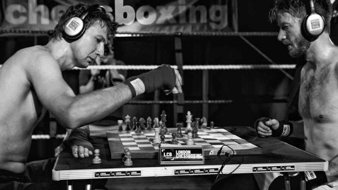 Olahraga chess boxing merupakan permainan hybrid yang menggabungkan dua disiplin untuk melatih kekuatan otot dan kemampuan otak para pemainnya.